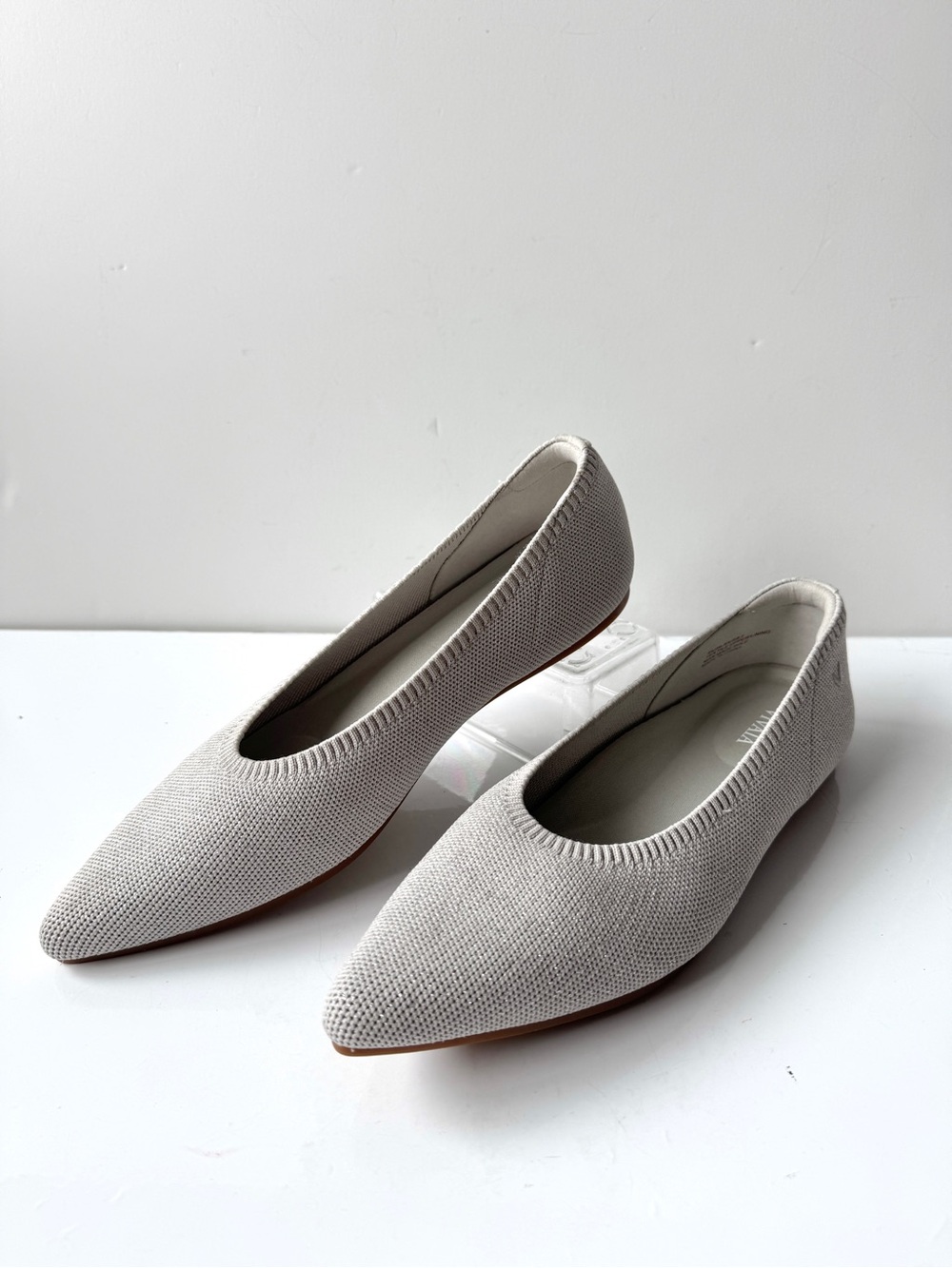 VIVAIA Pointed Toe Knit Ballet Flats in Light Gray/Silver Metallic Size 39.5/8.5